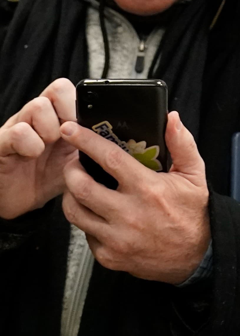 Bild på dator med Wikipedia uppe