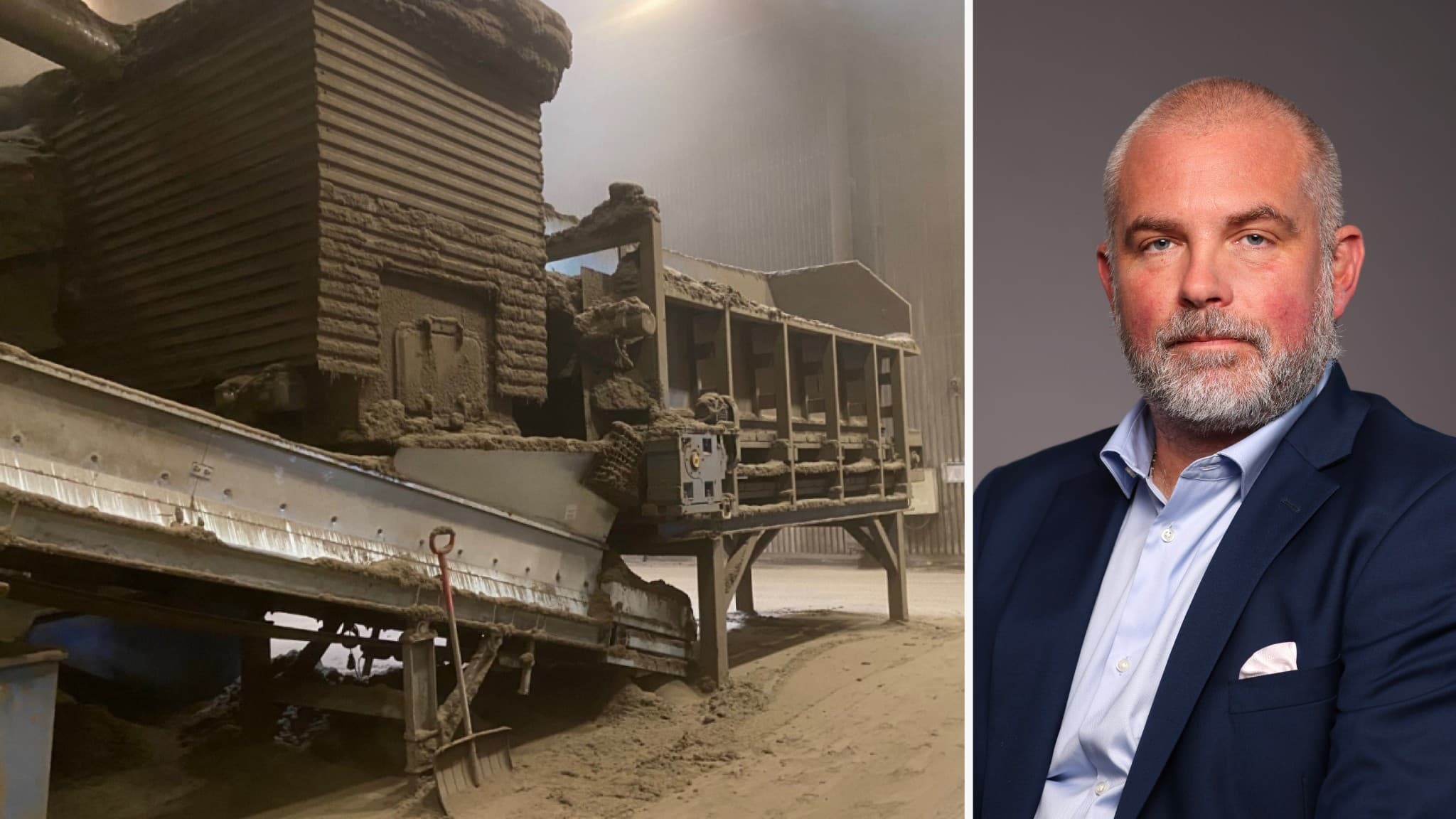 Industriell arbetsmiljö meden maskin täckt av damm. Klas Ottosson Bunnstad från Arbetsmiljöverket syns till höger, klädd i blå kostym.