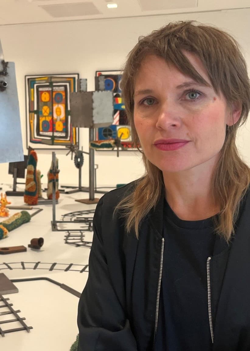 Sara Granérs utställning ”Räls oss ifrån ondo” går att se på Bildmuseet i Umeå.