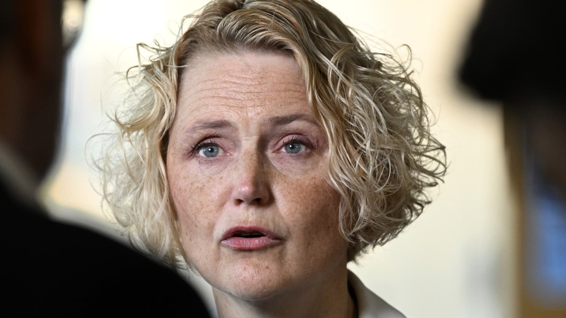Närbild på Anna-Karin Hatt.
