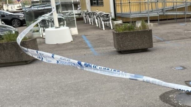 Avspärrning efter att en person skjutits i Boländerna i Uppsala 13 maj 2025.