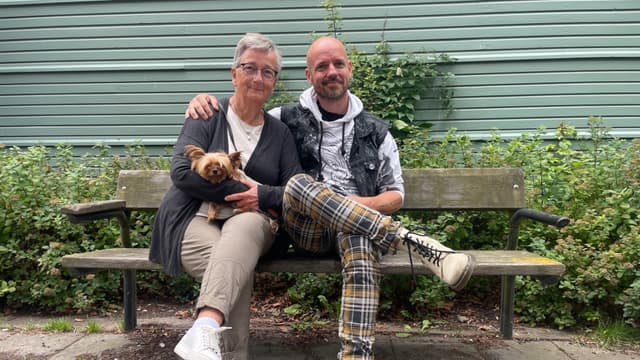 Erik med sin mamma Eva Widlund.