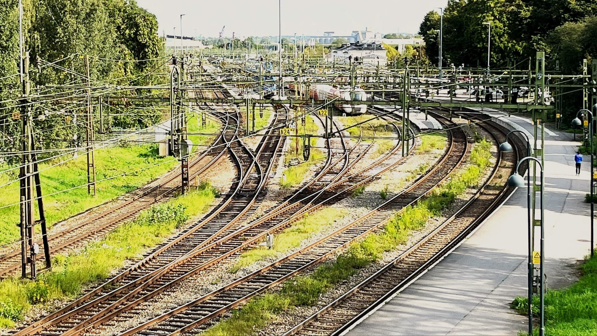 Tågtrafik ställs in då stormen Amy riskerar att ställa till problem.