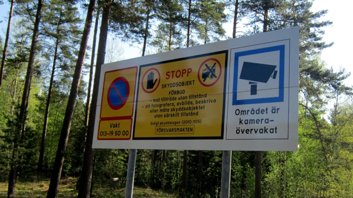 En person dog under en polisövning på Markstridsskolan i Kvarn i Motala.