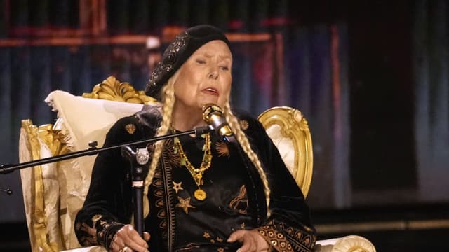 Joni Mitchell sjunger  "Both Sides Now" 2024 i Los Angeles.