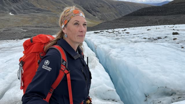 Professor Nina Kirchner är föreståndare för Tarfala forskningsstation – här på världens mest beforskade glaciär, Storglaciären i Kebnekaisemassivet.
