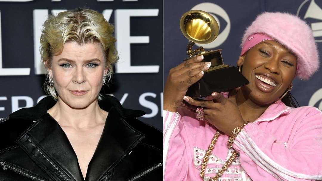 Två personer visas sida vid sida; den vänstra i en svart skinnjacka och den högra i rosa kläder och keps, håller upp en Grammy-statyett. Rolling Stone har listat 2000-talets bästa låtar.
