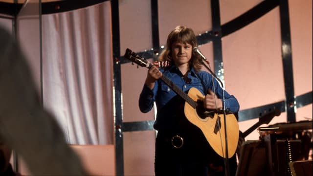 Ted Gärdestad hamnade som etta på Svensktoppen med sin låt om egna månen. Ligger han kvar i topp?