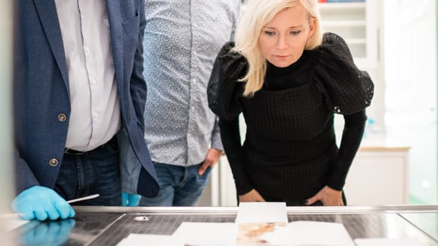 Bea Uusma lutar sig över ingenjör Andrées sista dagbok, som inte varit framme ur arkivet på 90 år.