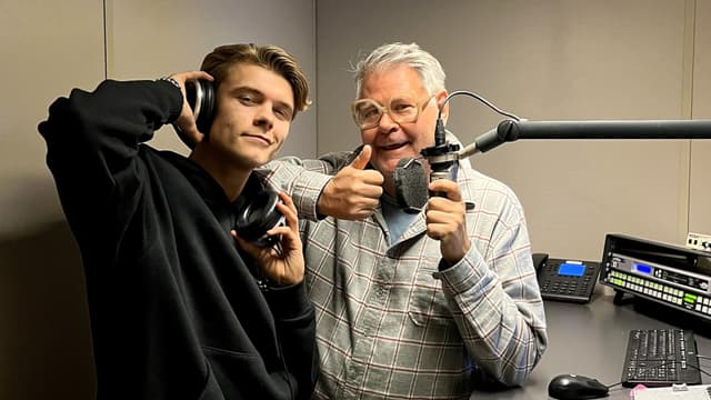 Theo gästar Micke Cederberg i P4 Musikmix