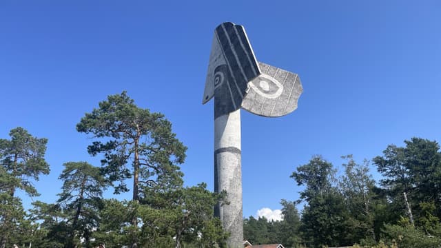 Picasso-statyn vid Vänerns strand.