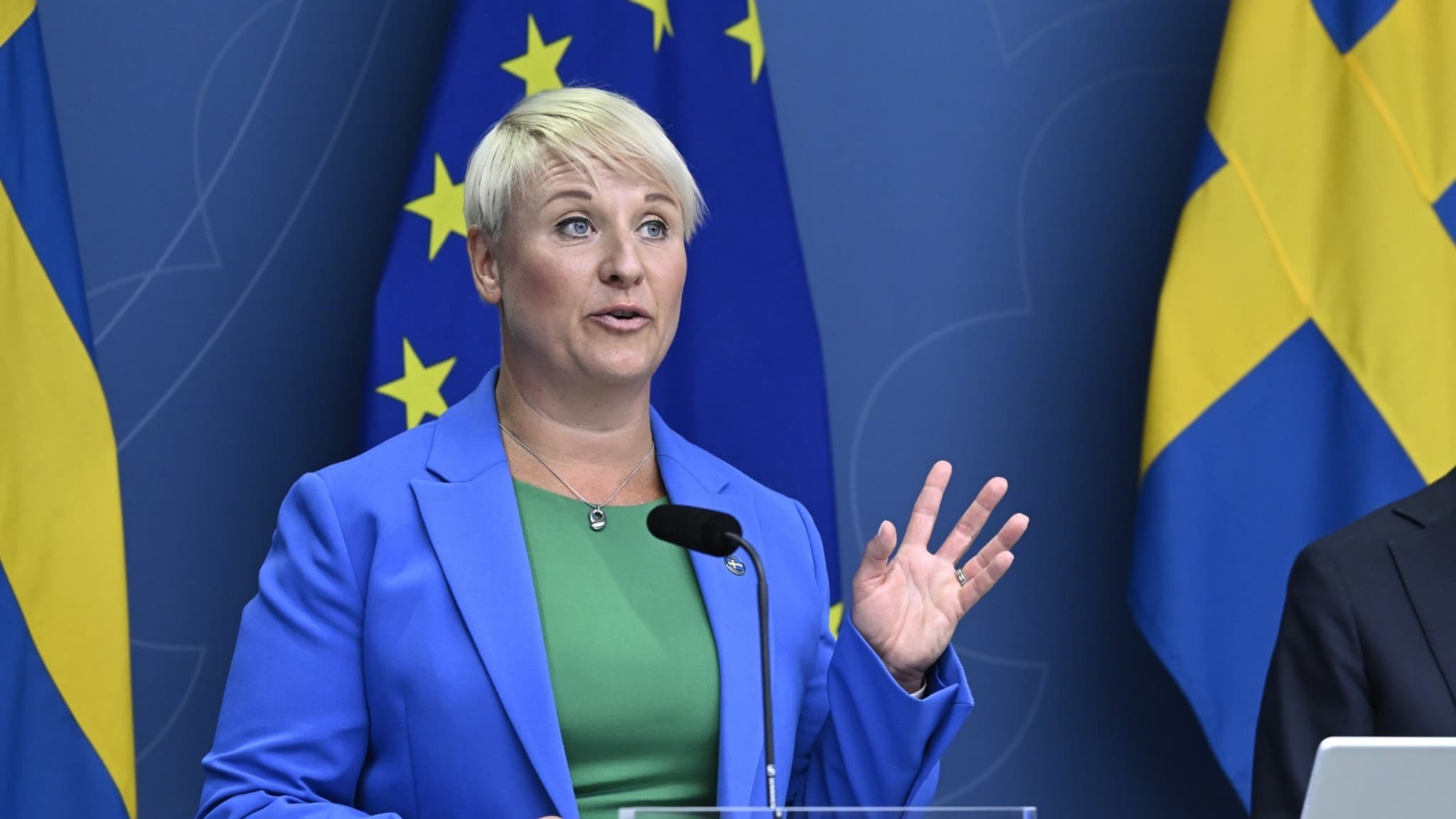 Äldre- och socialförsäkringsminister Anna Tenje (M).