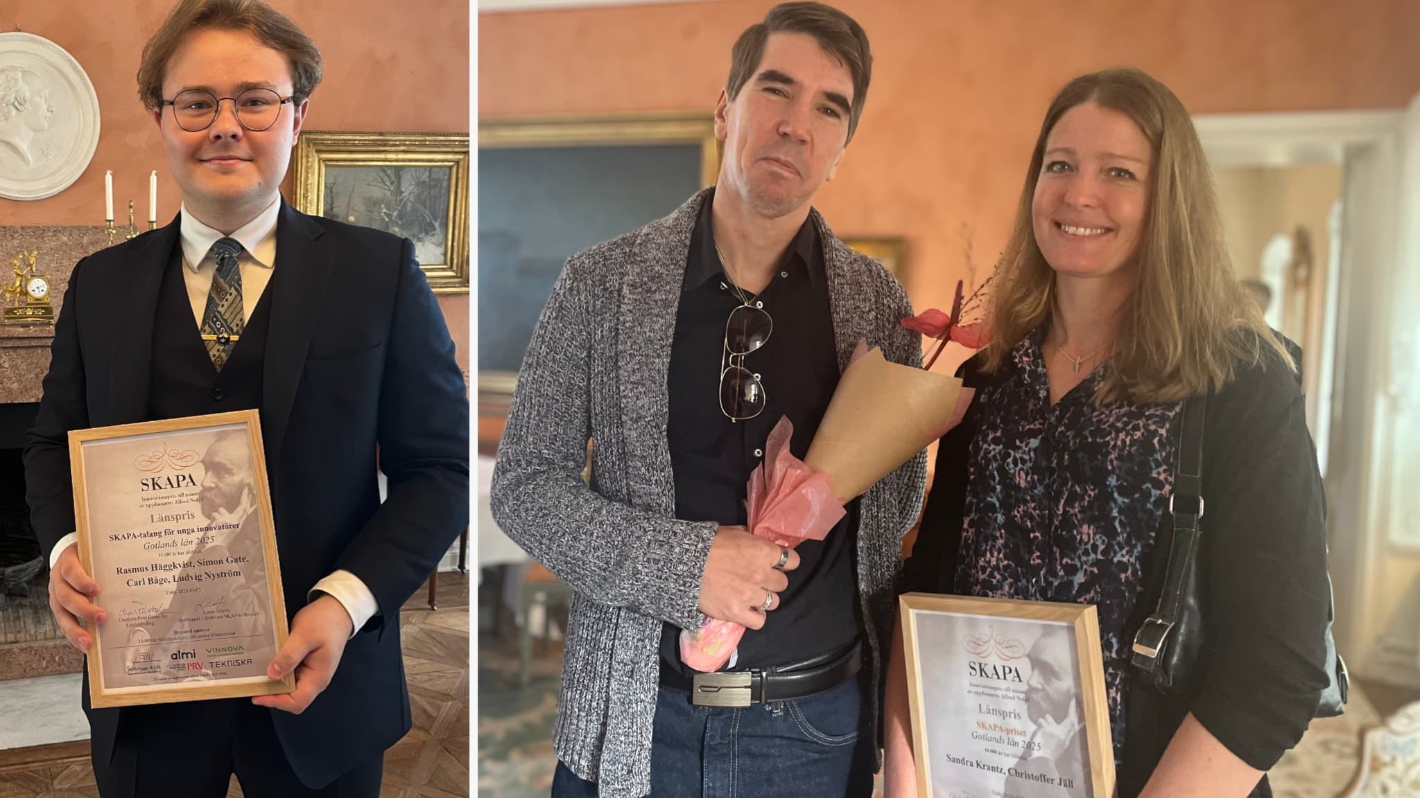 Två pristagare håller diplom och blommor i en elegant inomhusmiljö med tavlor och dekorativa föremål i bakgrunden, vilket antyder en prisutdelning eller ceremoni.