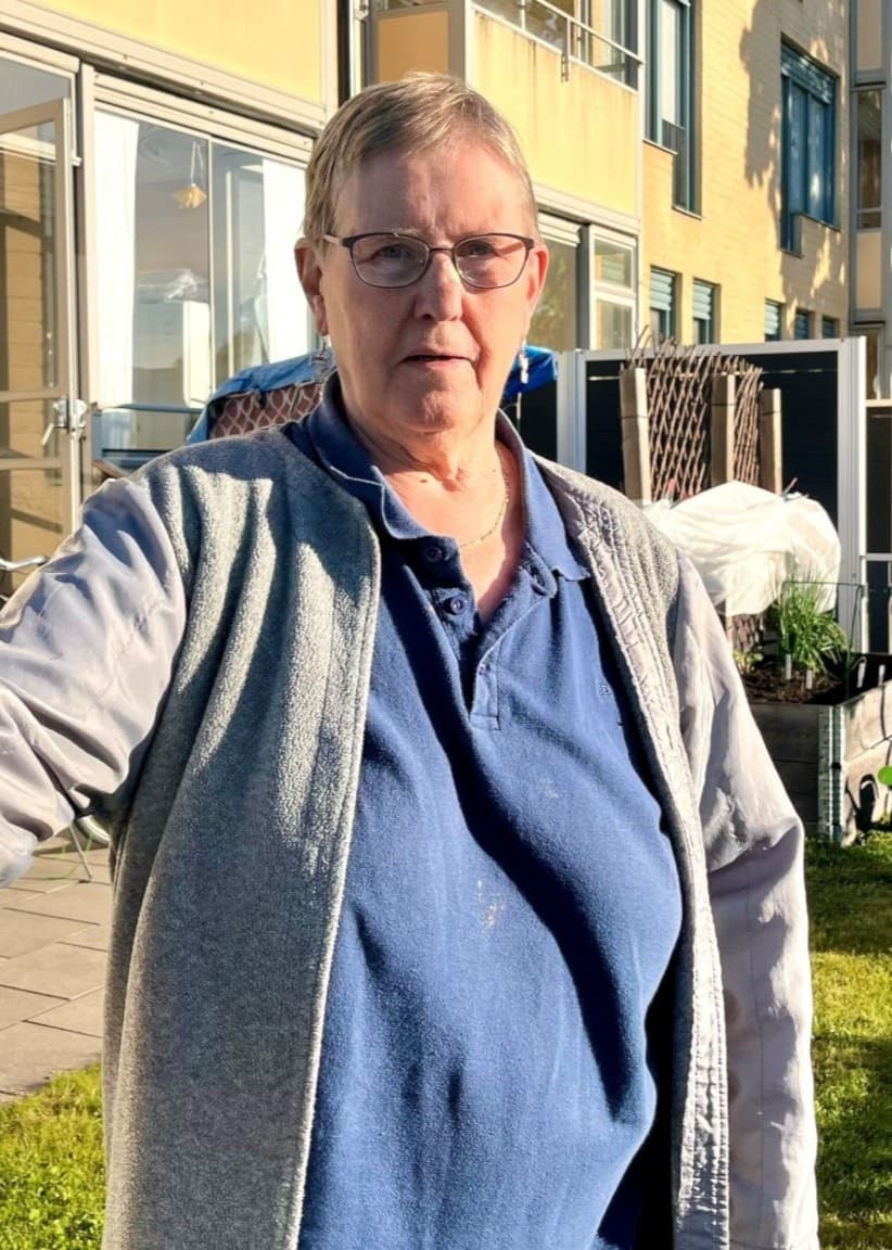 Gunilla Berggren är glad över sin trädgård. 