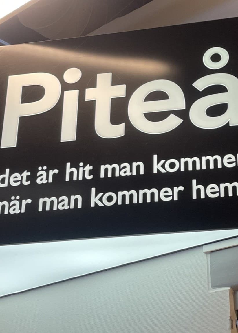 Piteås gamla slogan på Luleås flygplats.