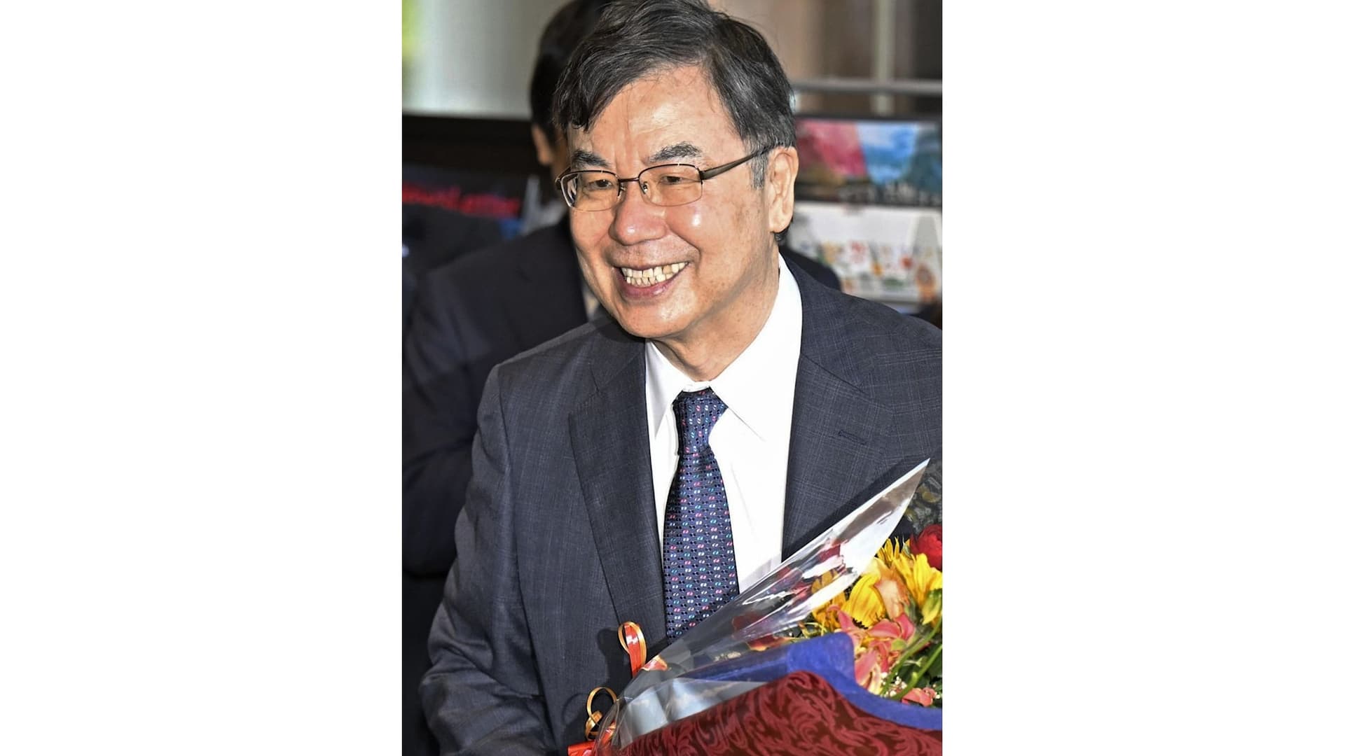 Osaka University-professorn Shimon Sakaguchi gestikulerar under en intervju i västra Japan. Han är en av två japanska mottagare av 2015 års Canada Gairdner International Awards för medicinska framsteg.