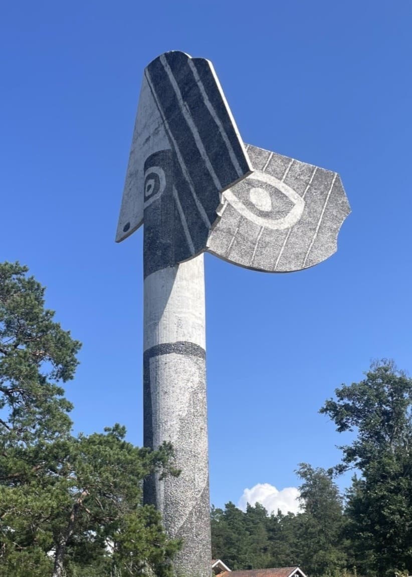 Picasso-statyn vid Vänerns strand.