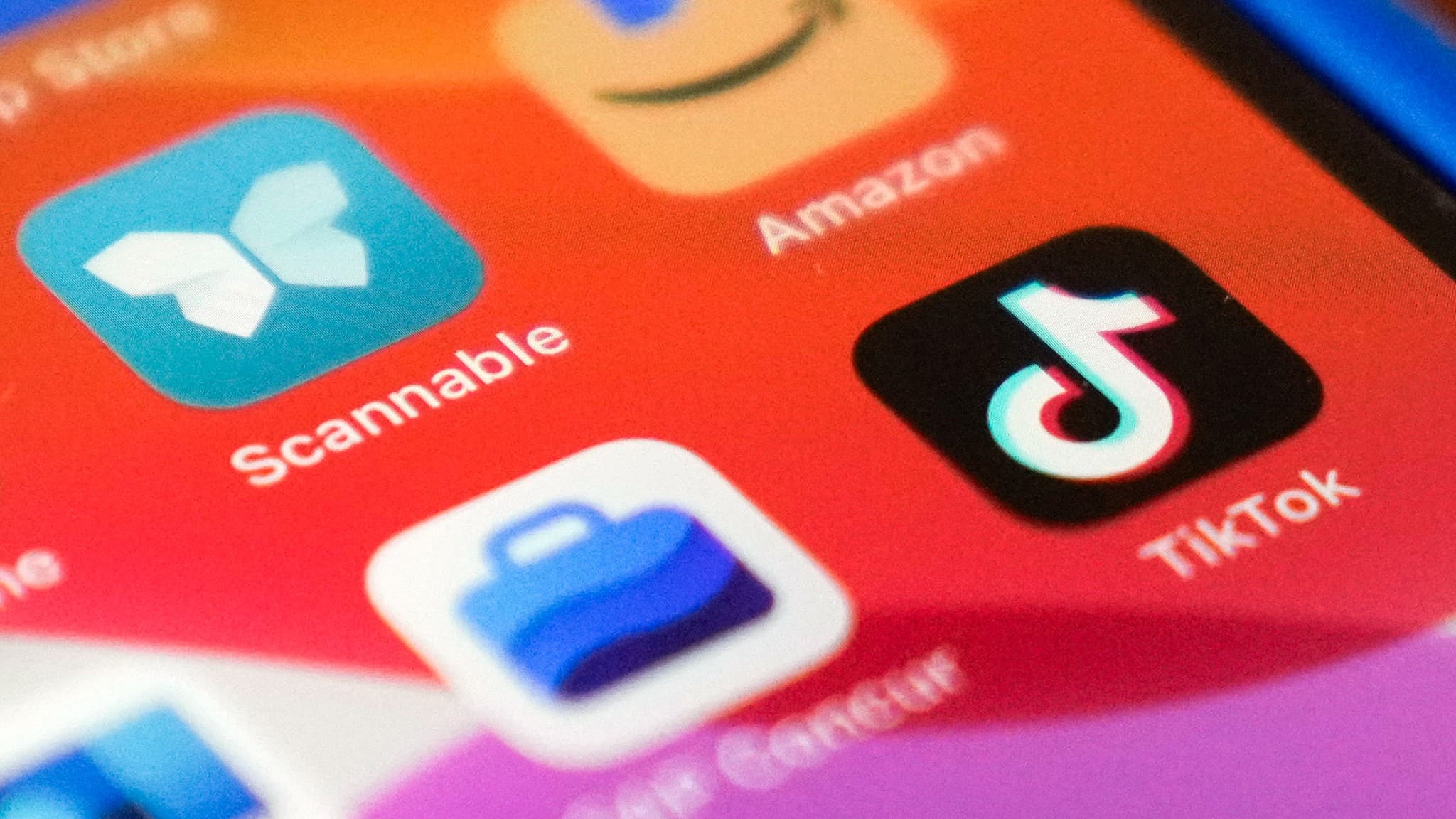 Appen Tiktok på en färgglad mobilskärm. Foto: Ashley Landis/ AP