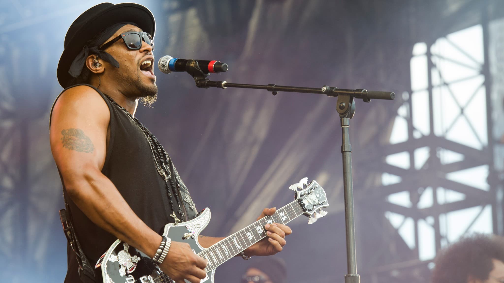 D'Angelo, även känd som Michael Archer